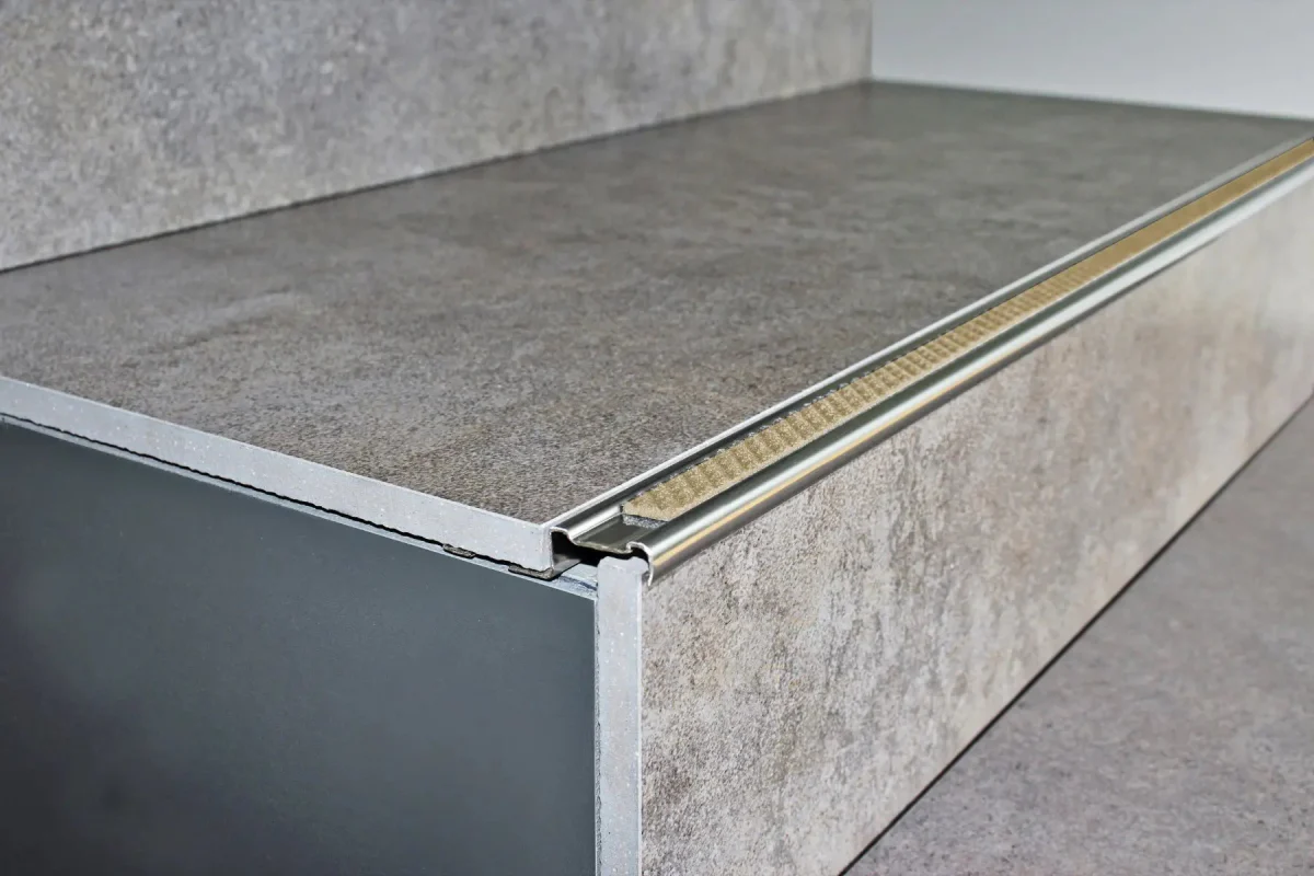 DISTAE 250 CM Aluminium Anodized Silver Insert - Poukt