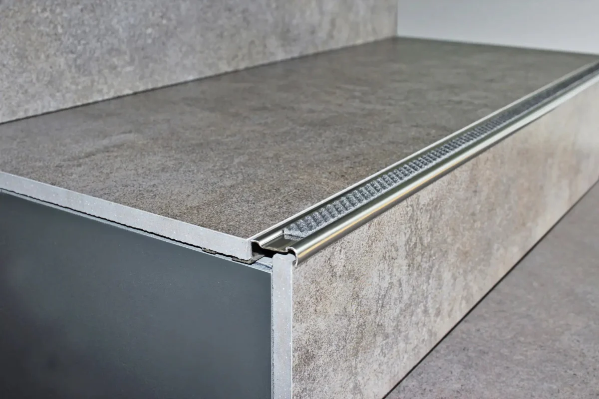 DISTAE 250 CM Aluminium Anodized Silver Insert - Poukt