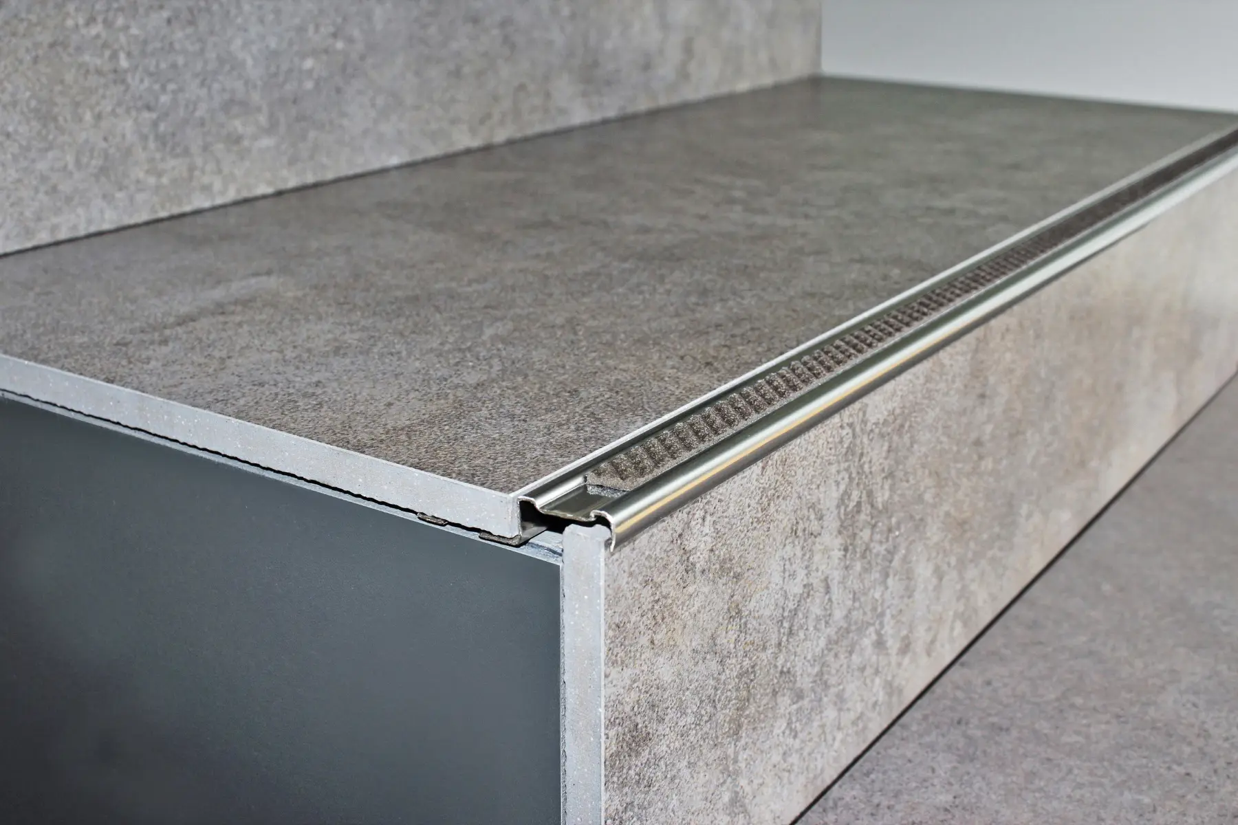 DISTAE 250 CM Aluminium Anodized Silver Insert - Poukt
