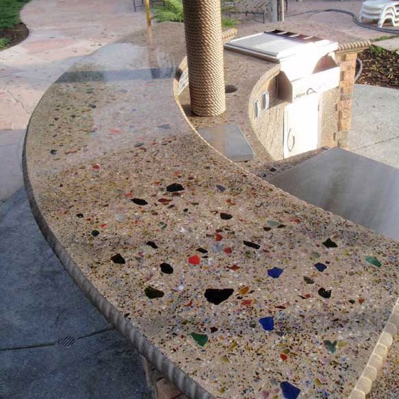 Reflective Clear Terrazzo Glass - Poukt